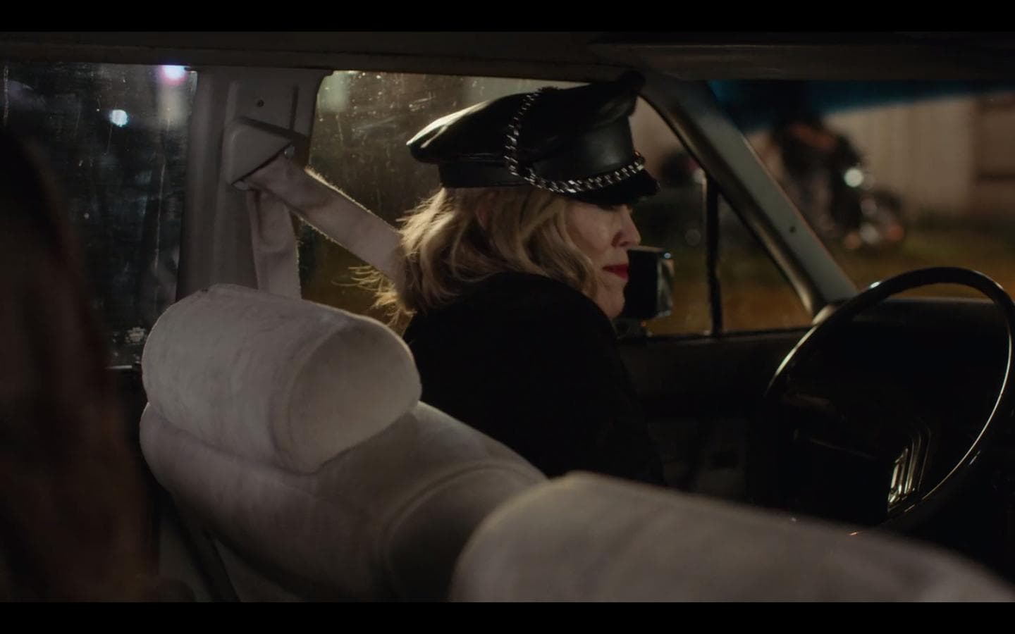 Schitt's Creek (2015) - aesthetic film composition - frame 2