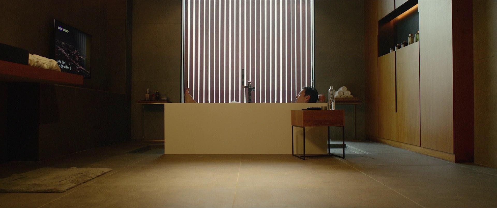 Parasite (2019) - aesthetic film composition - frame 2