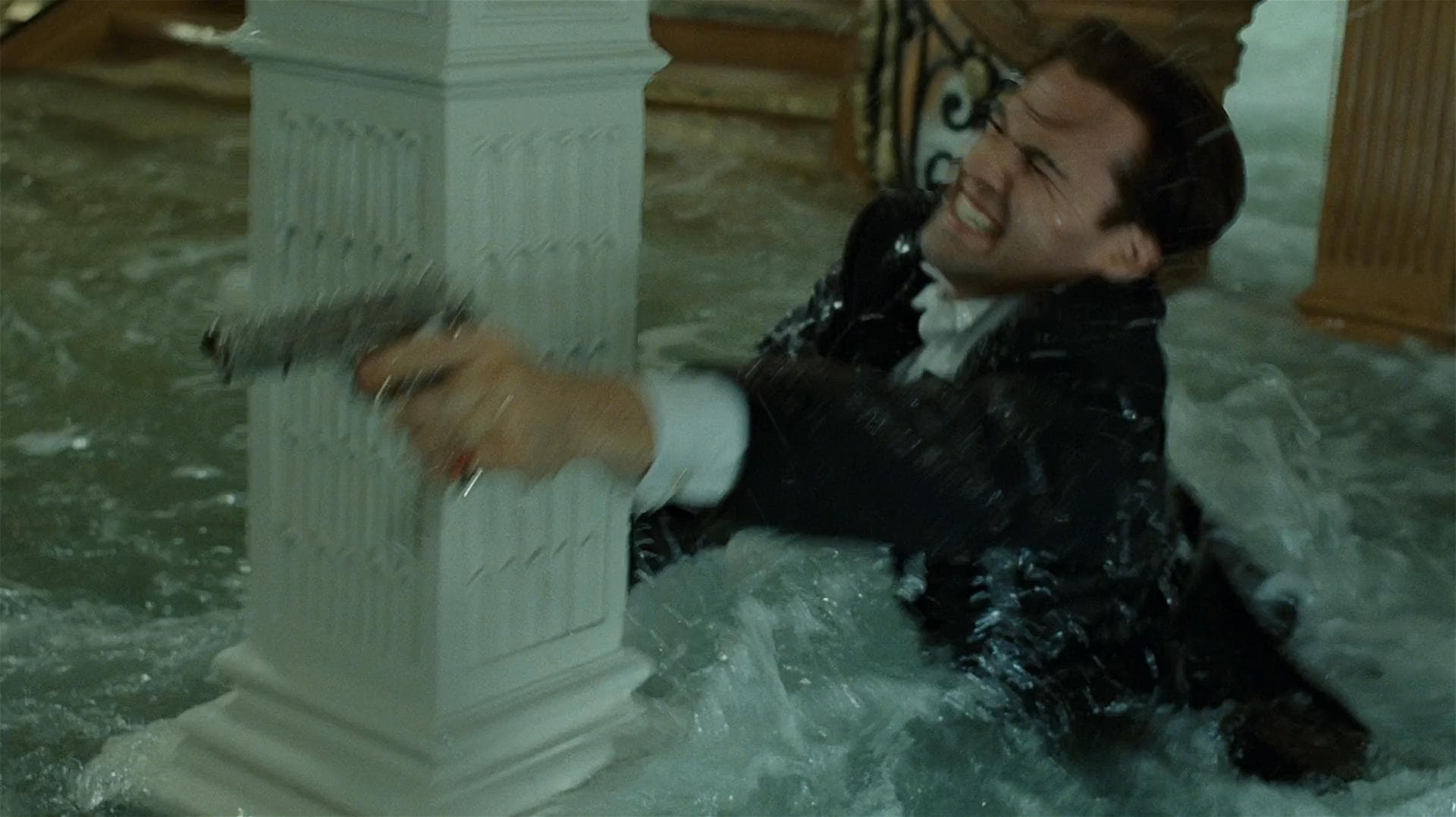Titanic (1997) - visual quiz clue - frame 5