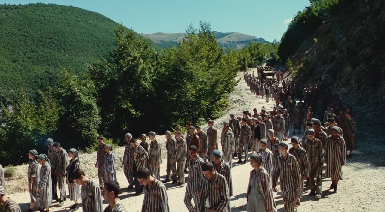 Life Is Beautiful (1997) - movie still frame - frame 1