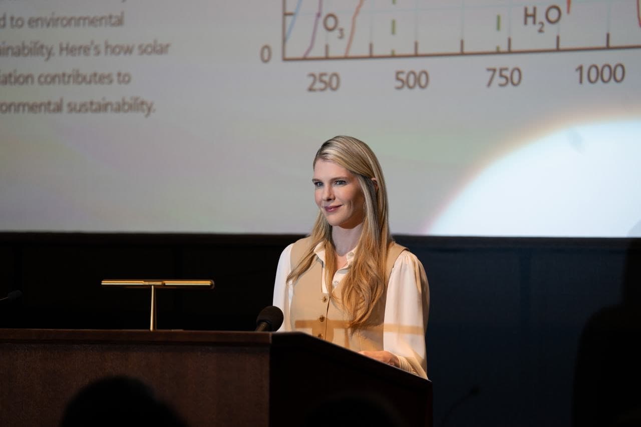 Shrinking (2023) - movie still frame - frame 1