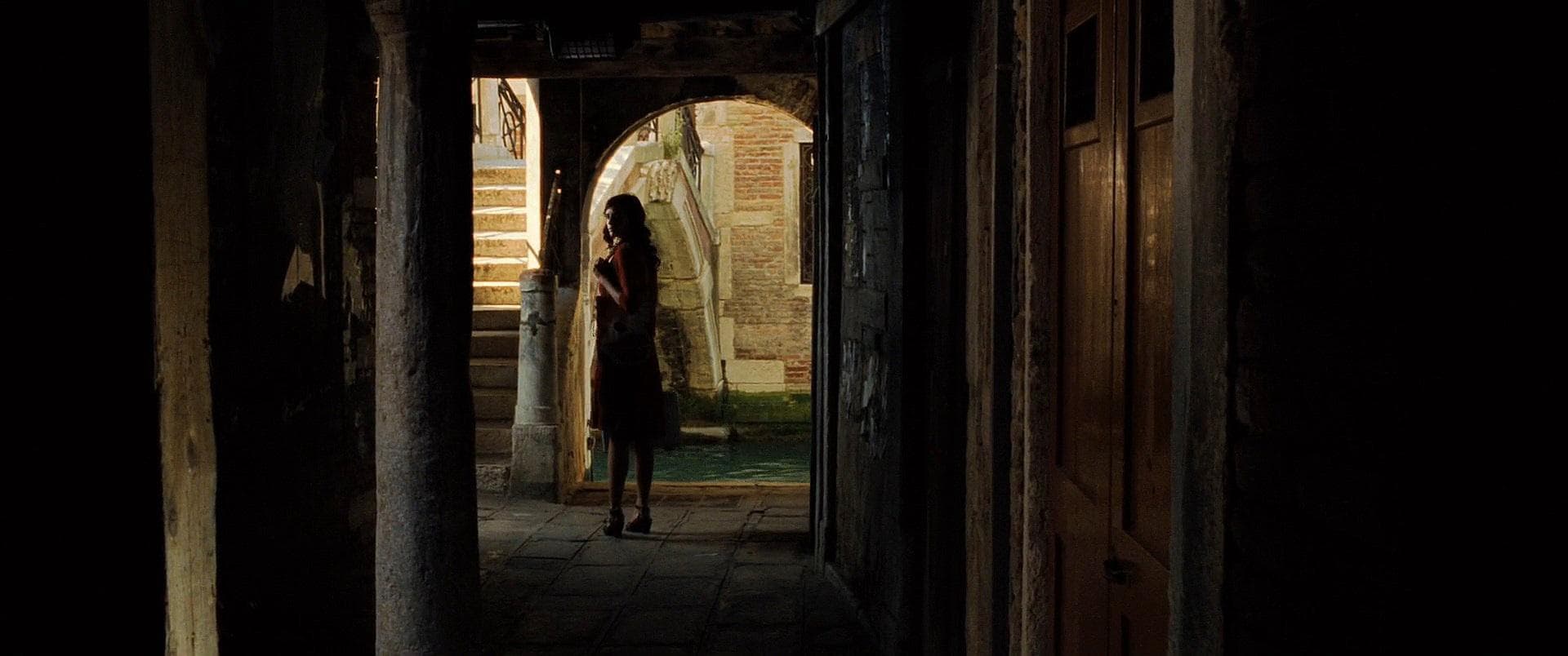 Casino Royale (2006) - iconic movie scene - frame 4