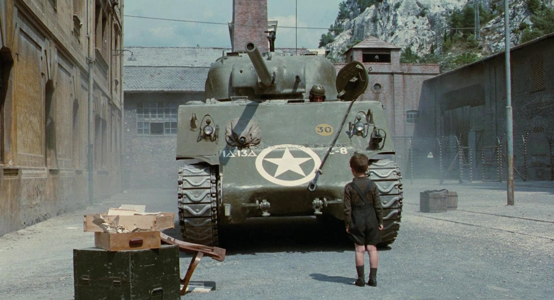 Life Is Beautiful (1997) - aesthetic film composition - frame 2