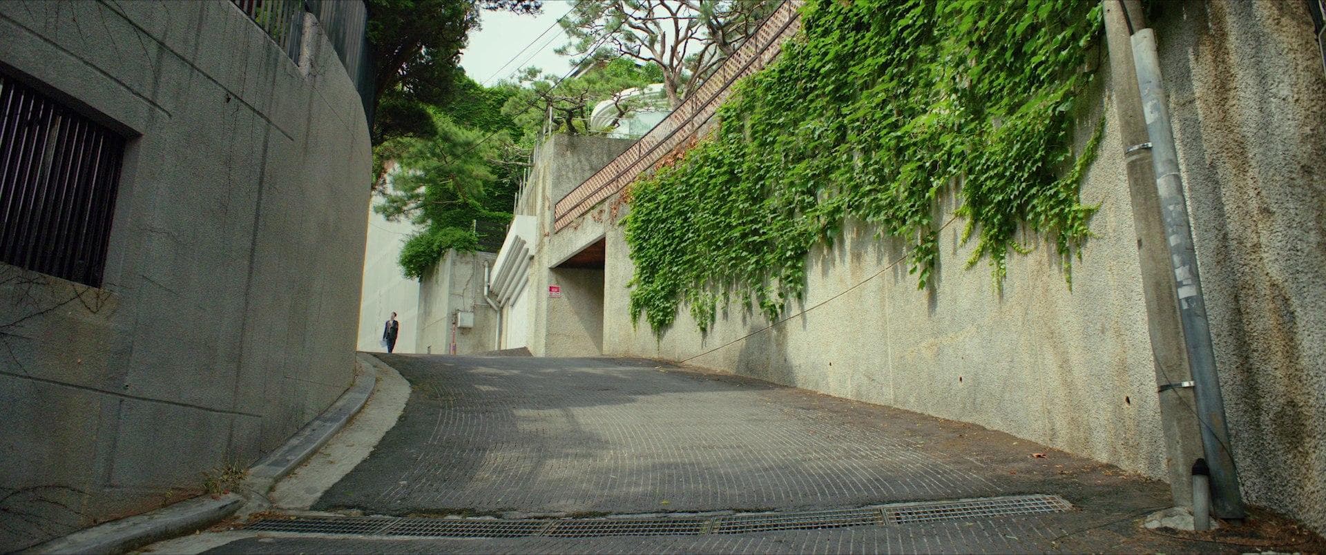 Parasite (2019) - movie still frame - frame 1