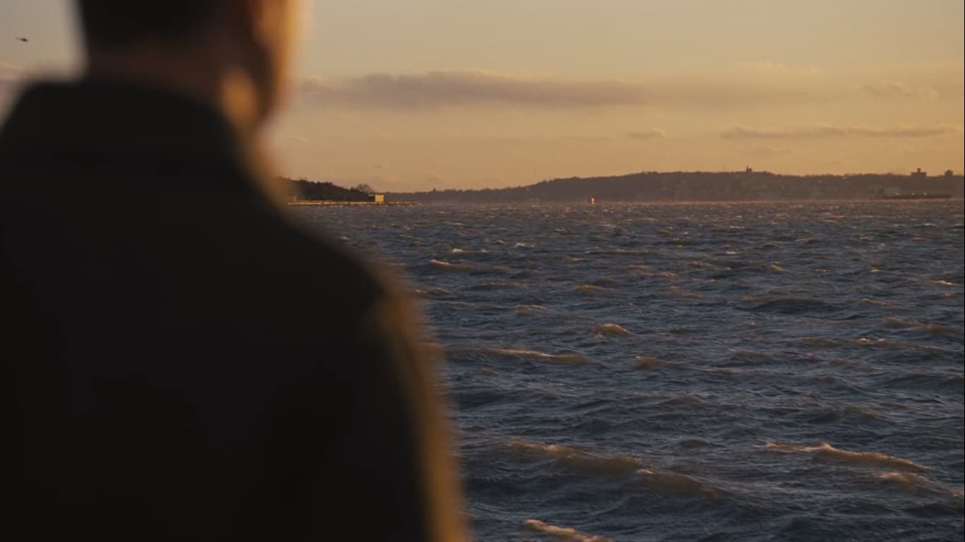 Succession (2018) - aesthetic film composition - frame 2