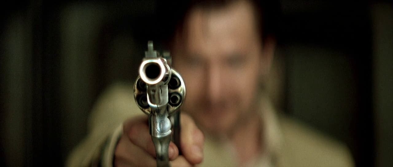 Léon: The Professional (1994) - iconic movie scene - frame 4