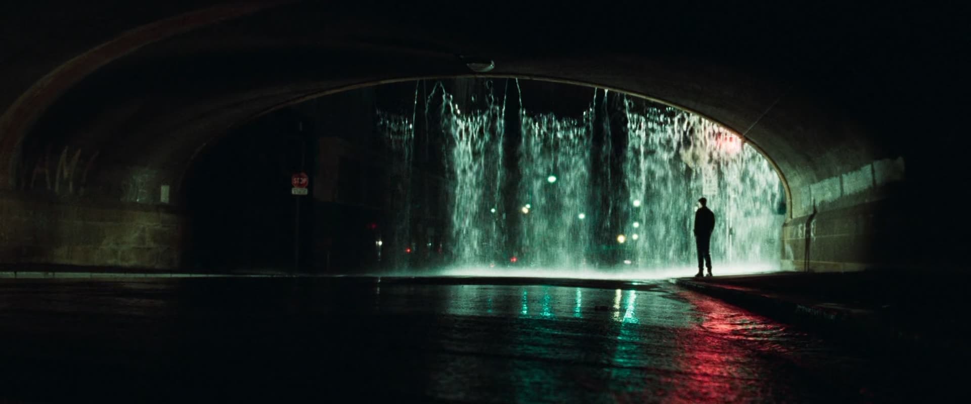 The Matrix (1999) - aesthetic film composition - frame 2